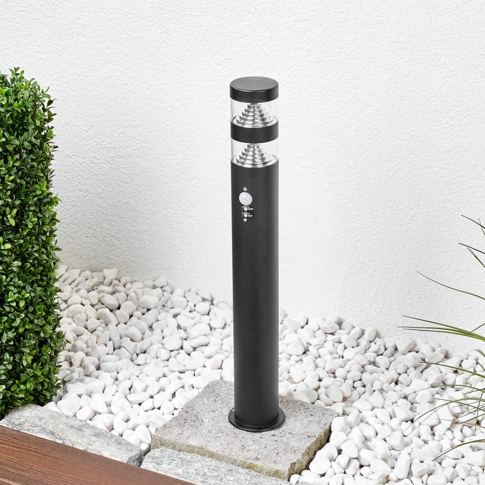 Lindby LED-Wegelampe Lanea, 60 cm, schwarz, Sensor, IP44