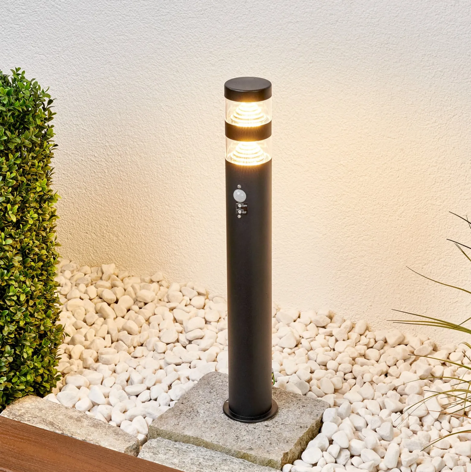 Lindby LED-Wegelampe Lanea, 60 cm, schwarz, Sensor, IP44