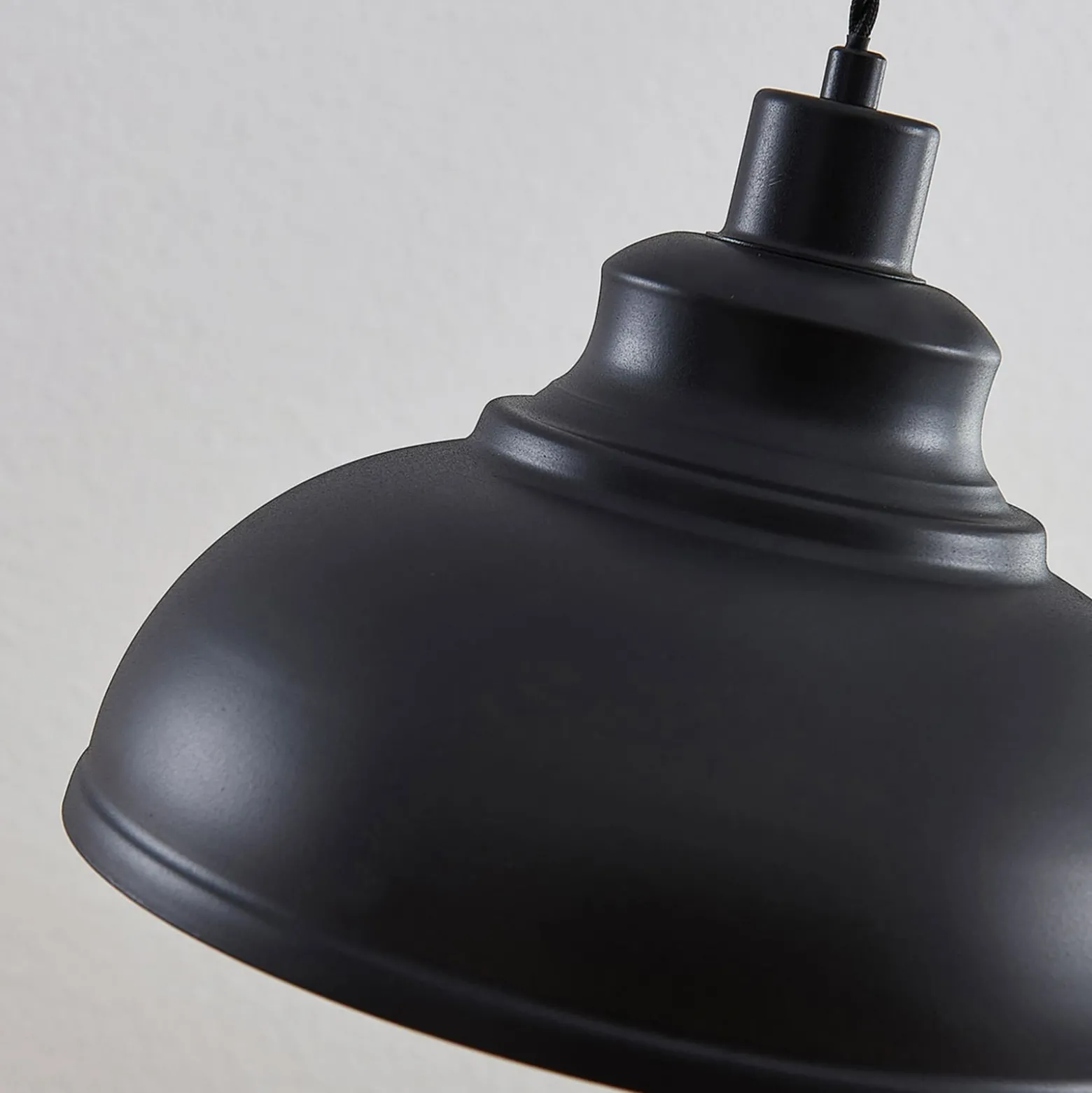 Lindby Pendellampe Albertine, schwarz, Metall, Ø 29 cm, E27