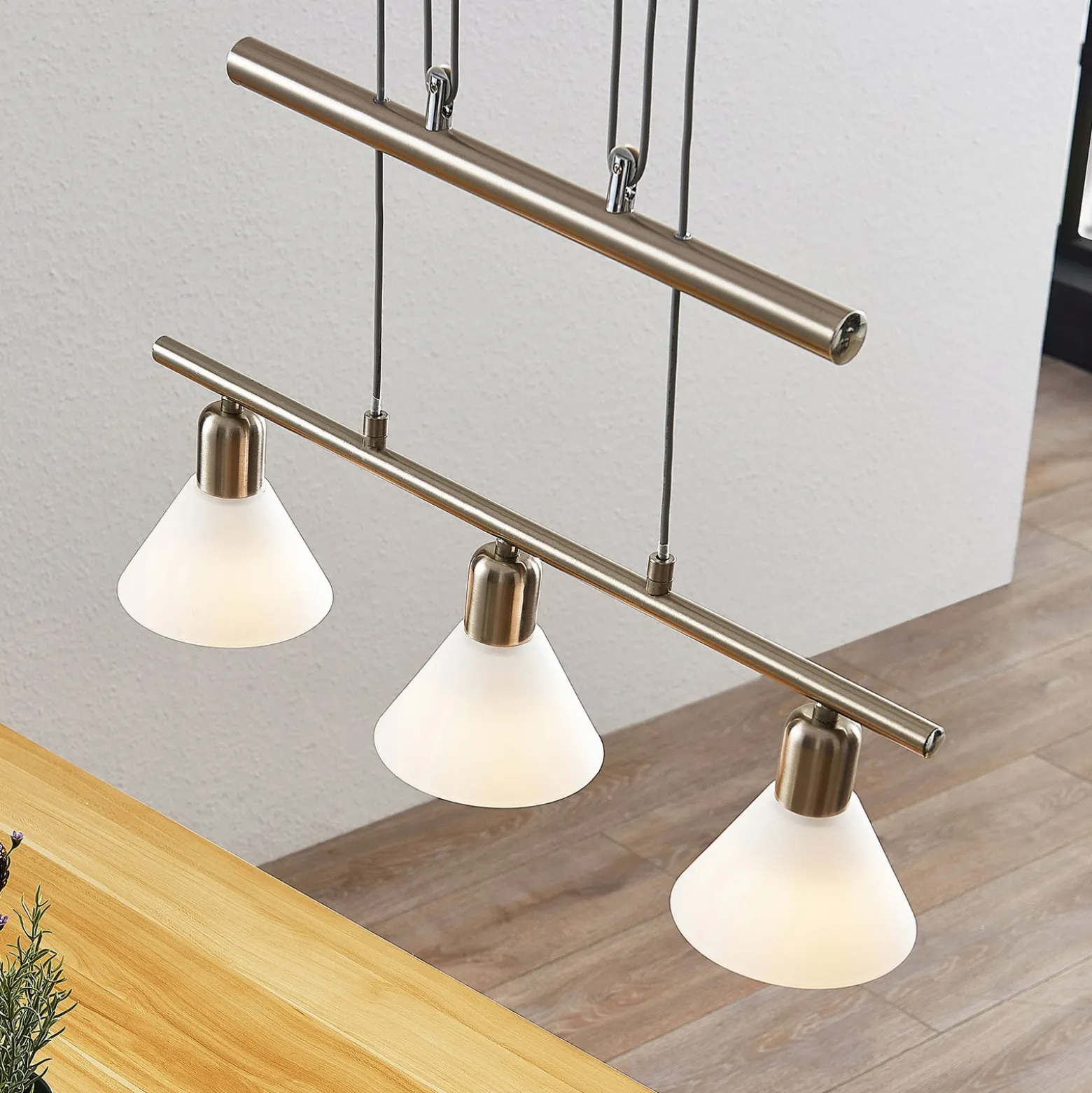 Lindby Pendellampe Delira, 3-flg., nickel, höhenverstellbar