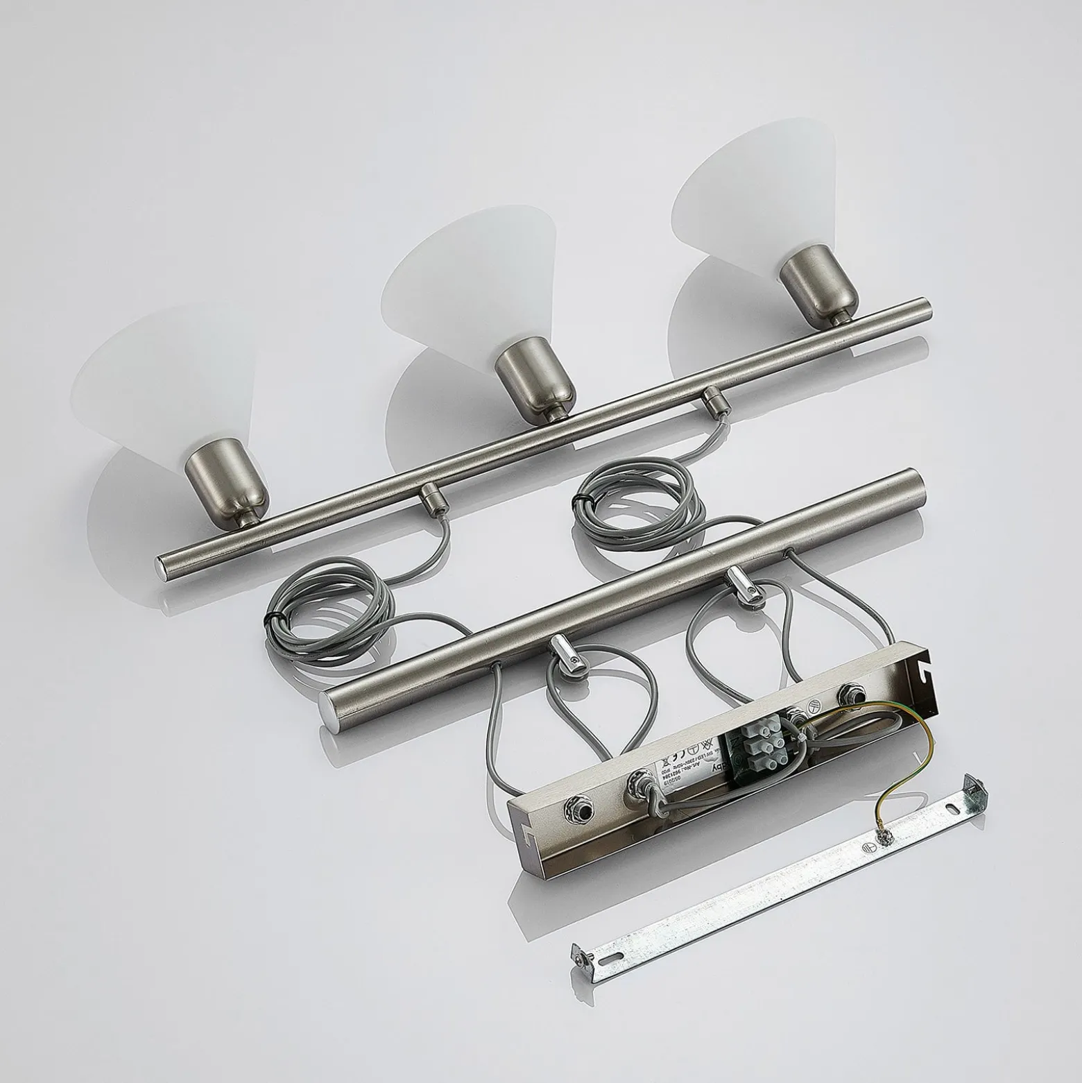 Lindby Pendellampe Delira, 3-flg., nickel, höhenverstellbar