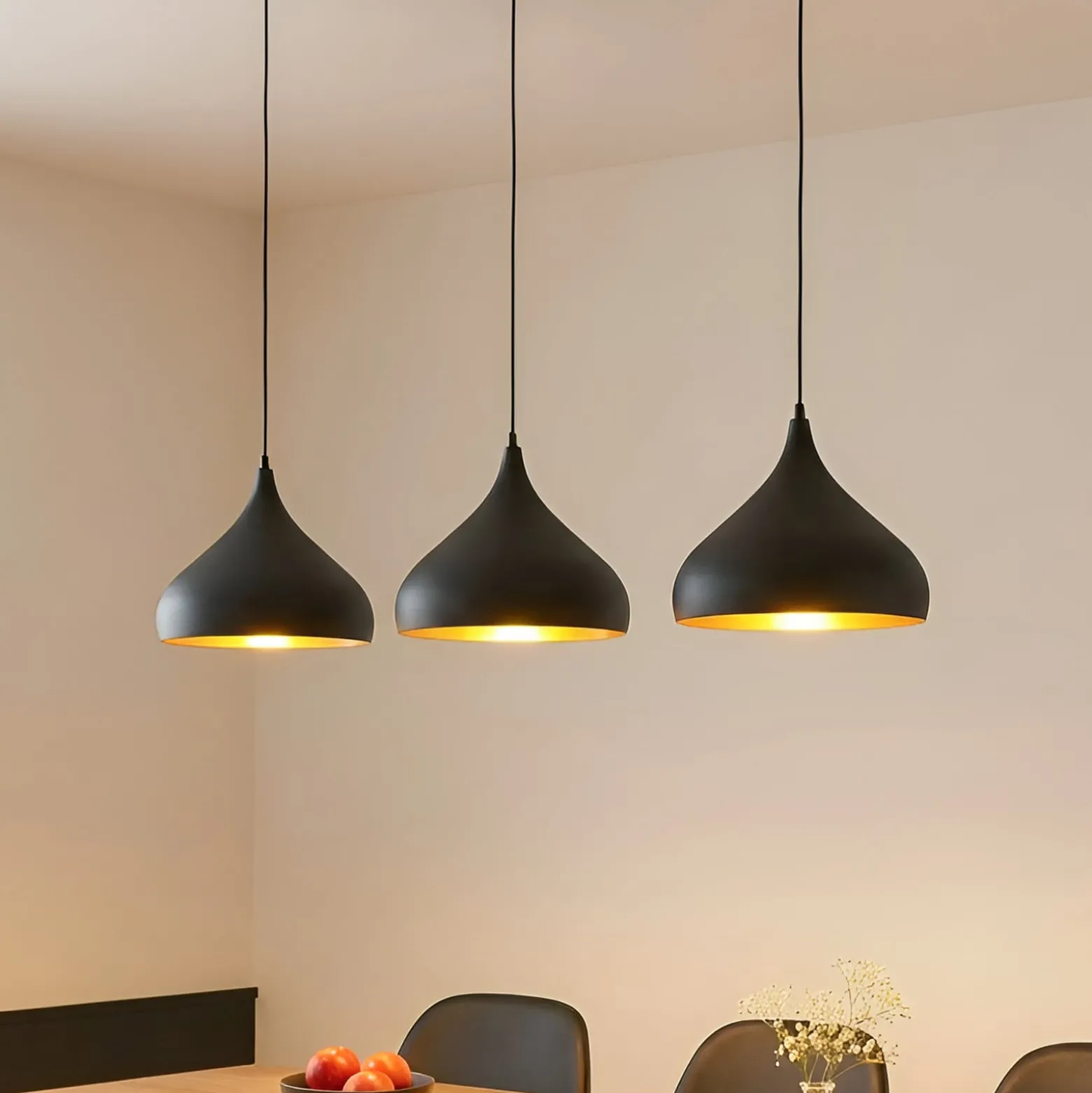 Lindby Pendelleuchte Elamira, schwarz, Metall, 133cm, 3-flg.