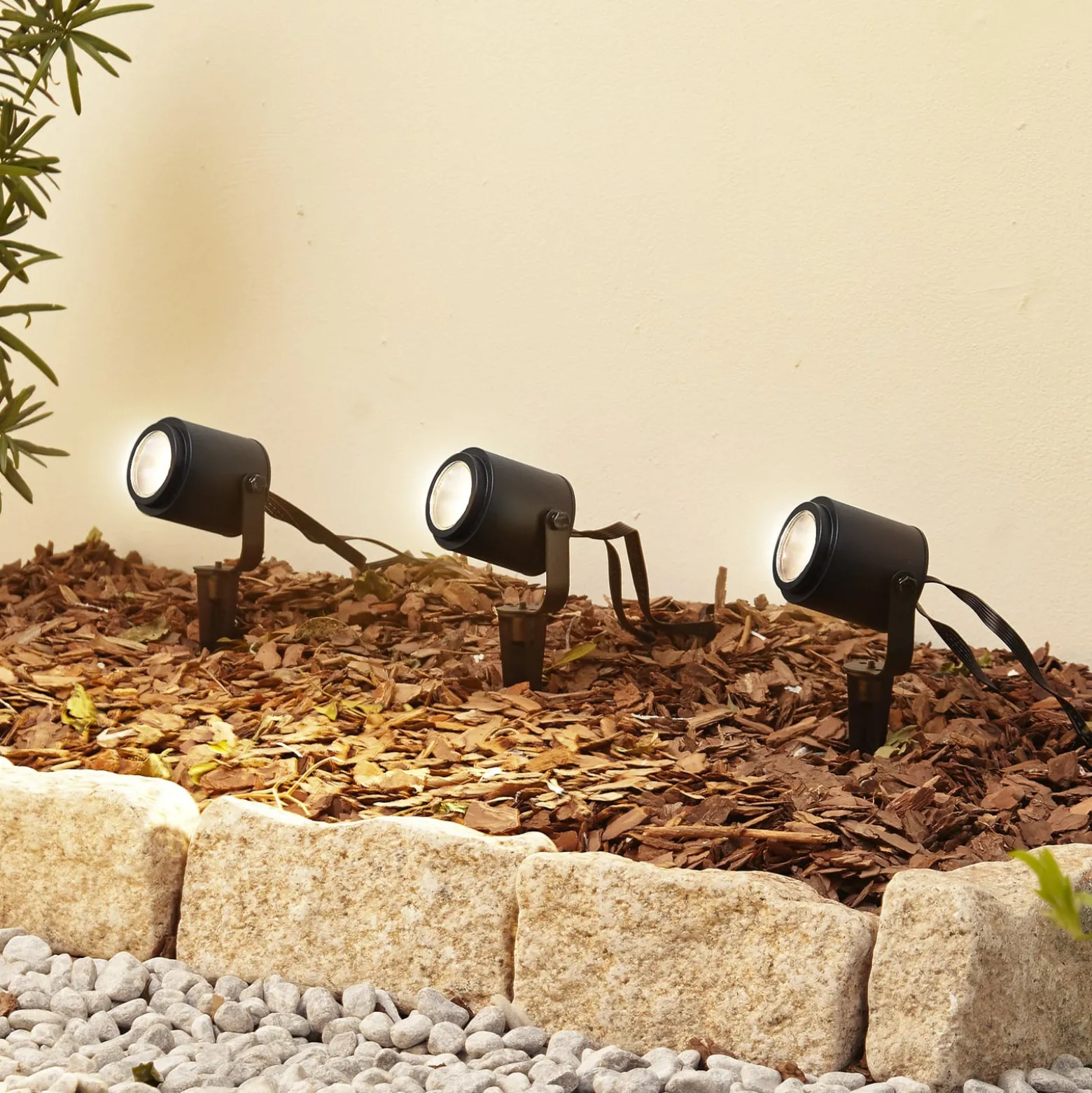 Lindby Smart LED-Außenstrahler Nymo, CCT, RGB, Tuya, 3er-Set