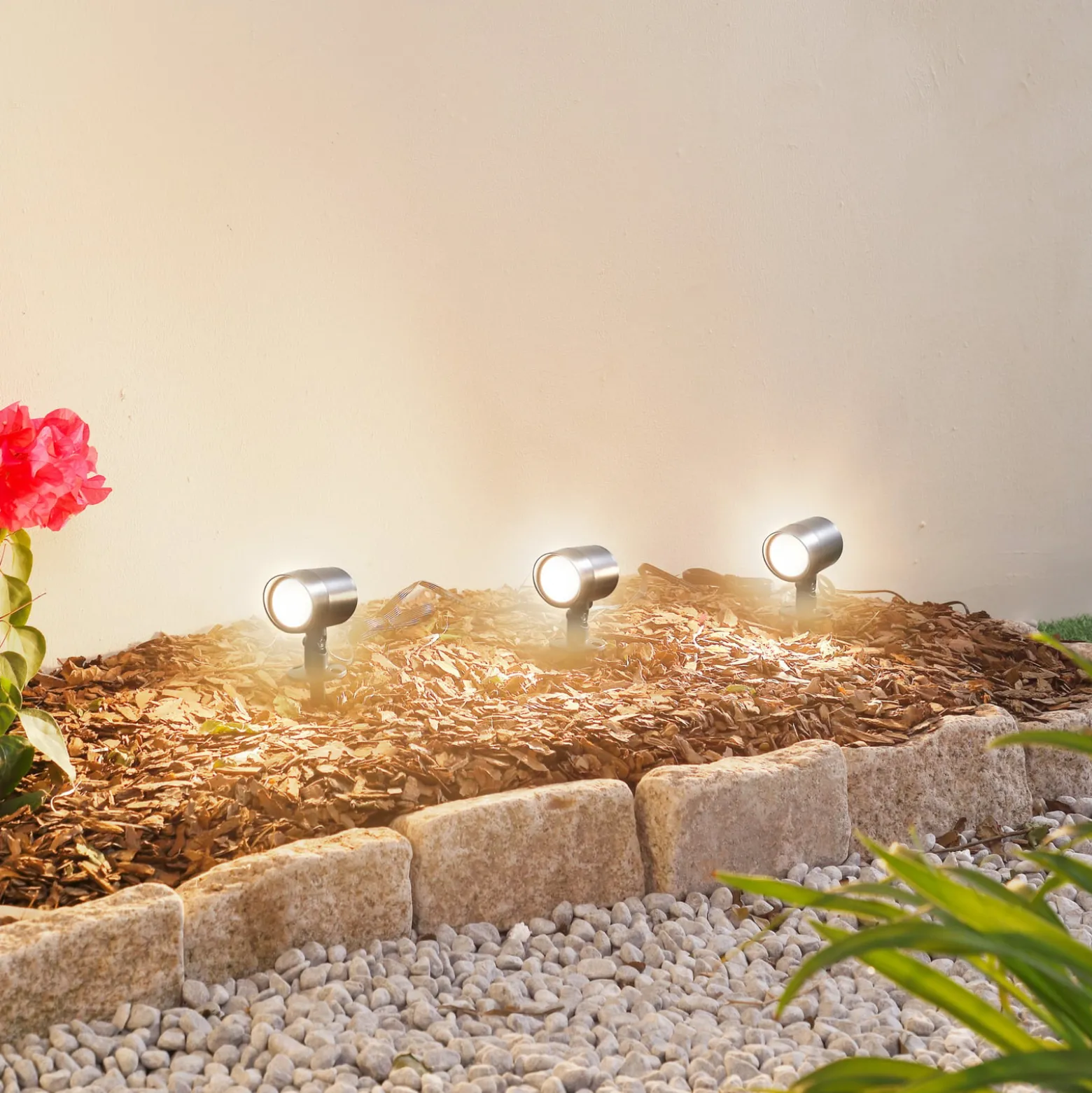 Lindby Smart LED-Erdspießstrahler Nycta, RGB, Tuya, 3er-Set