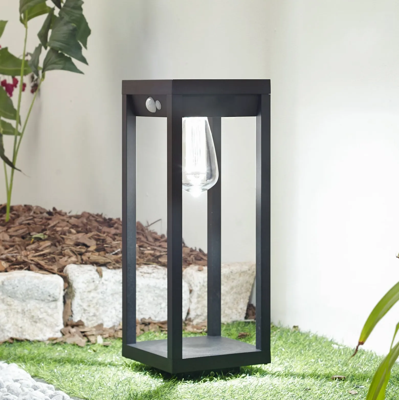 Lindby Smart LED-Solar-Sockelleuchte Enea, Sensor, CCT, RGB