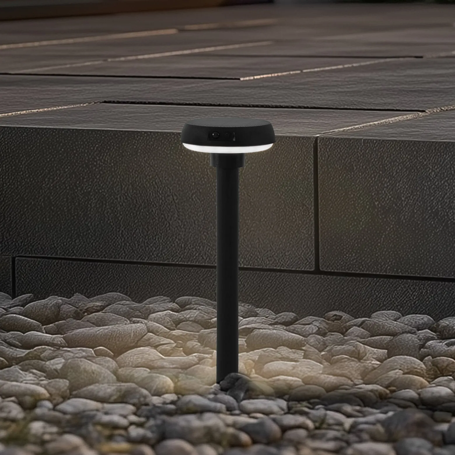 Lindby Solar-LED-Erdspießleuchte Brinca, schwarz, PC, Sensor