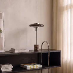 Lindby Tischleuchte Branford, Retro, braun, Glas/Marmor