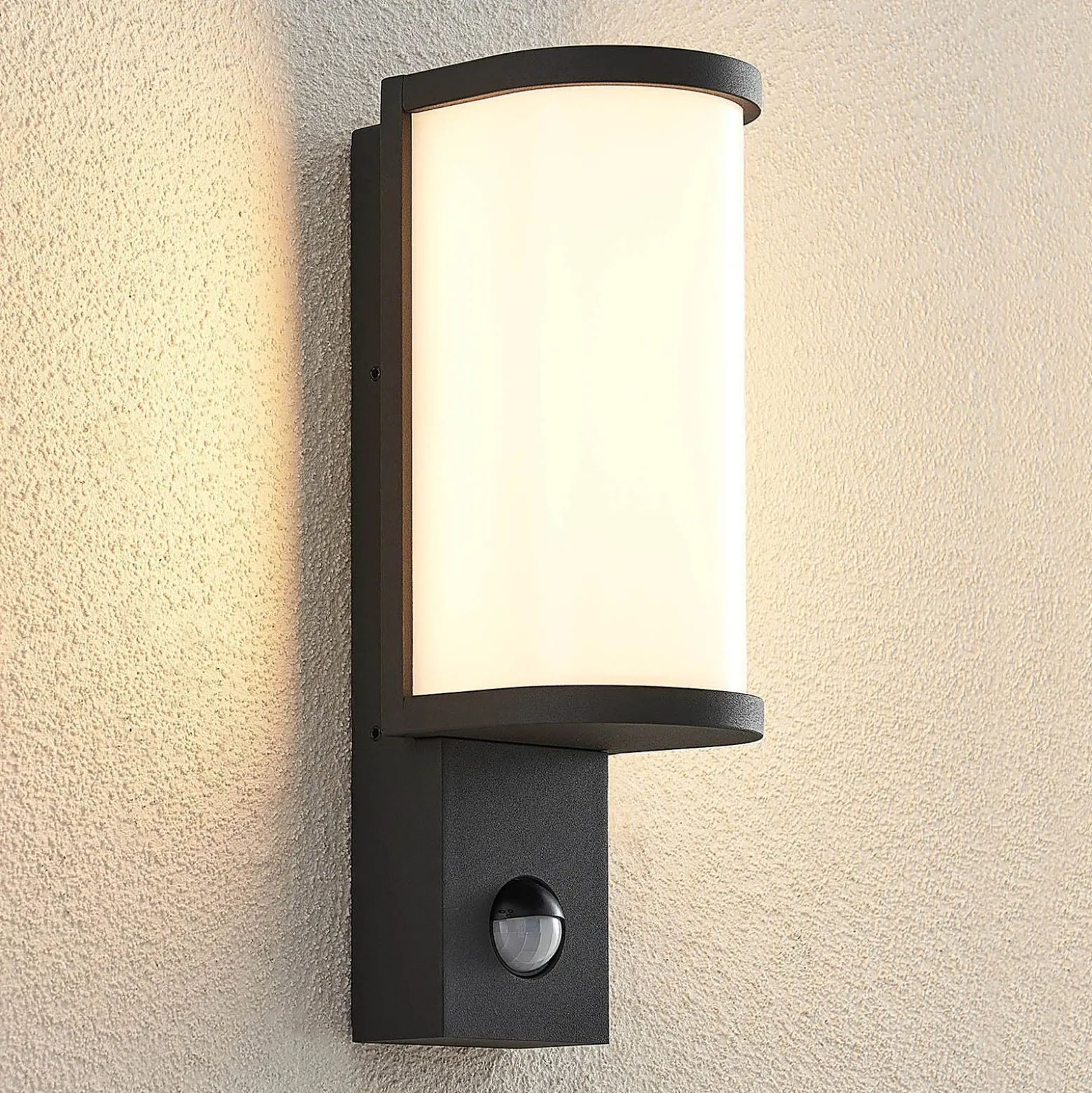 Lucande Jokum LED-Außenwandlampe, IP54, Sensor