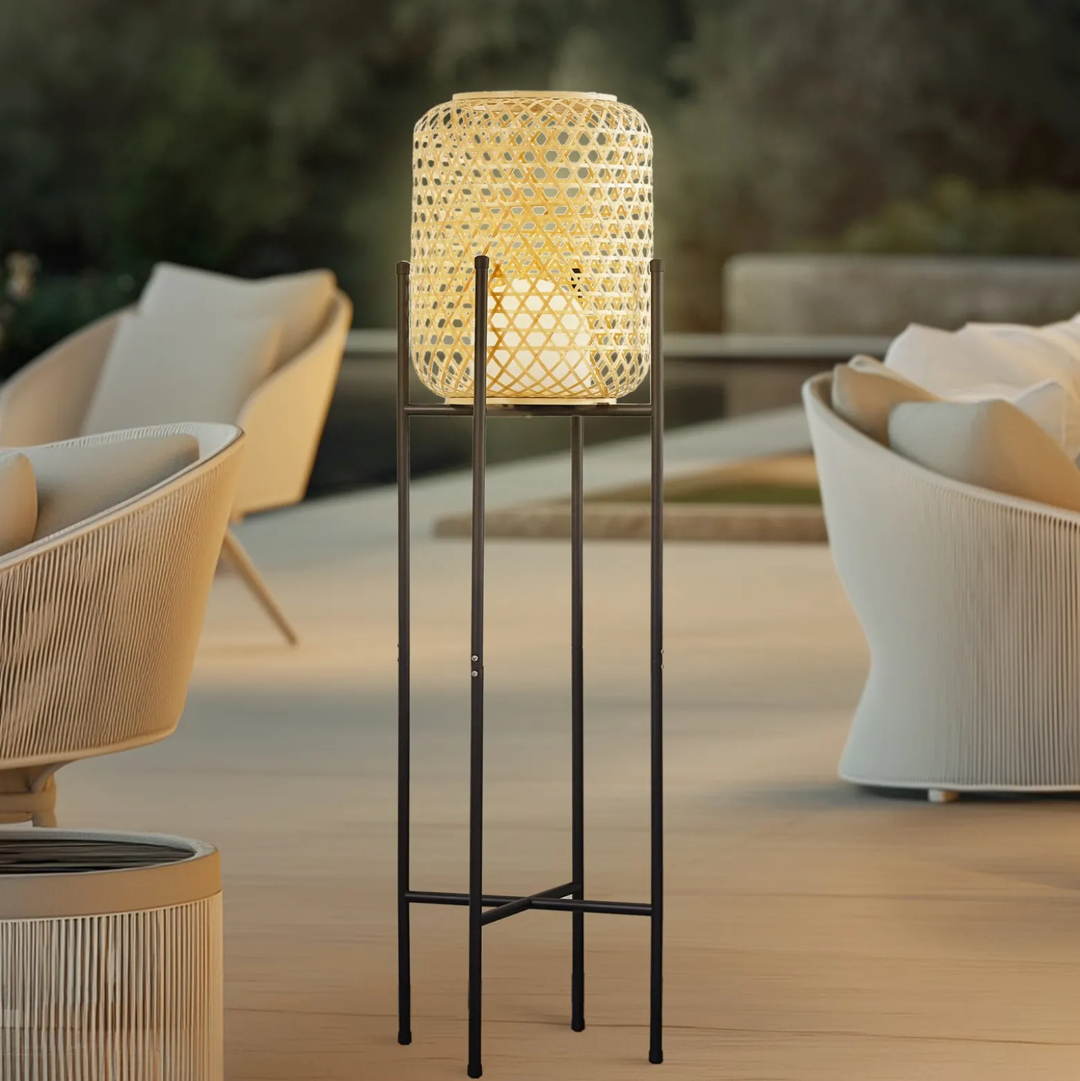 Lucande LED-Akku-Stehleuchte Adebi, schwarz, Bambus, Ø32,5cm