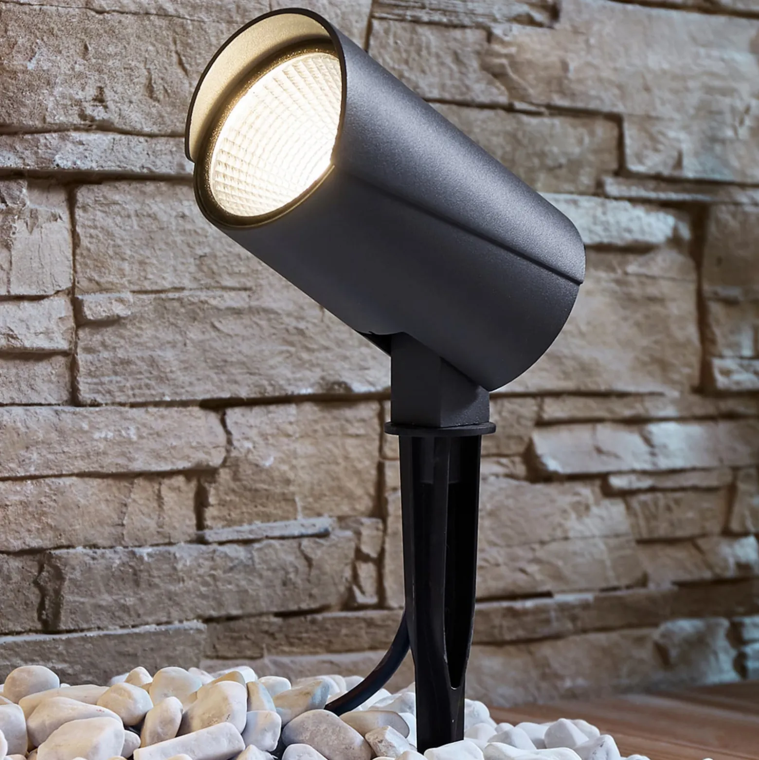 Lucande LED-Außenstrahler Anton, Erdspieß, anthrazit, Metall