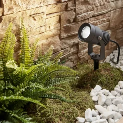 Lucande LED-Außenstrahler Jon, Erdspieß, verstellbar, IP65