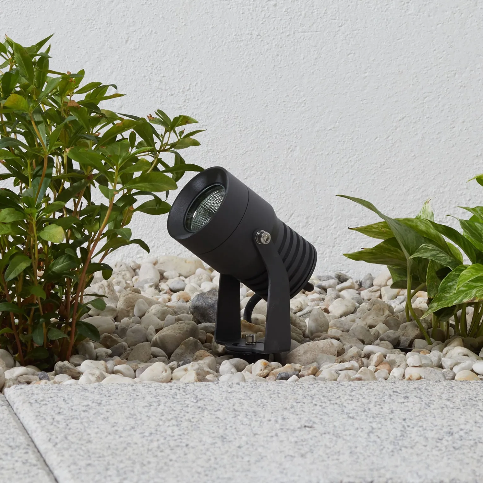 Lucande LED-Außenstrahler Jon, Erdspieß, verstellbar, IP65