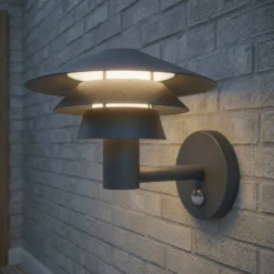 Lucande LED-Außenwandleuchte Montaro, anthrazit, IP54 Sensor
