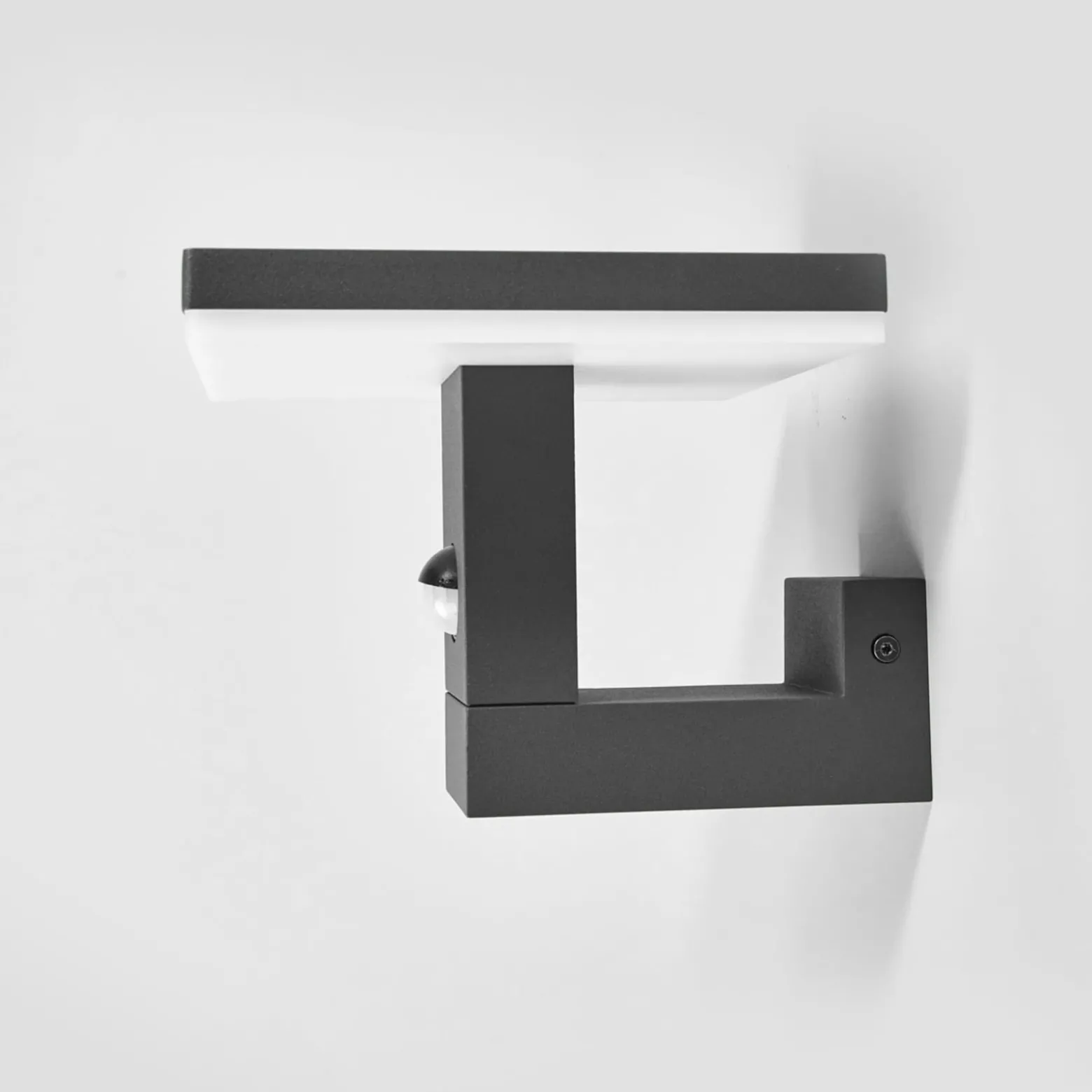 Lucande LED-Außenwandleuchte Olesia, Sensor, 15 cm, IP54