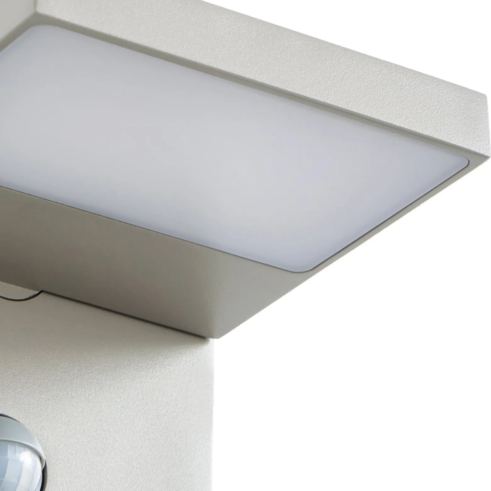 Lucande LED-Außenwandleuchte Silvan, steingrau, Sensor, IP54