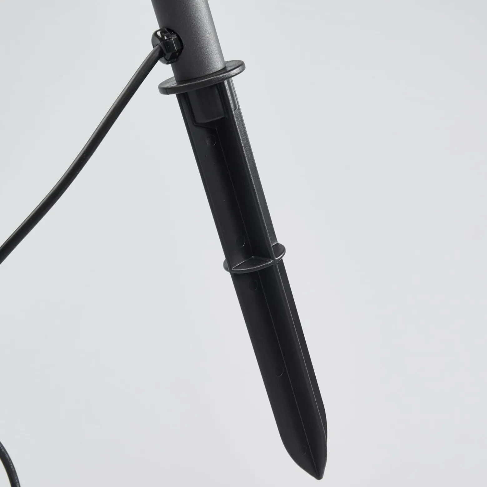 Lucande LED-Erdspießstrahler Beatrix, anthrazit, Alu, 45,7cm