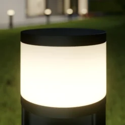 Lucande LED-Sockellampe Corban, grau, Steckdosen, IP44