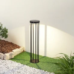 Lucande LED-Solar-Wegelampe Evelis, schwarz, Alu, Sensor