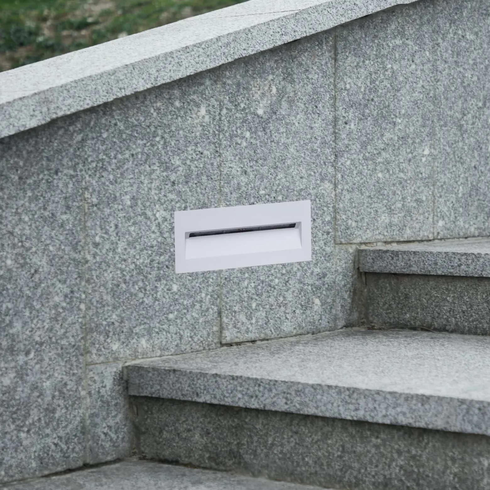 Lucande LED-Wandeinbauleuchte Loya, 23 x 8 cm, weiß, IP54