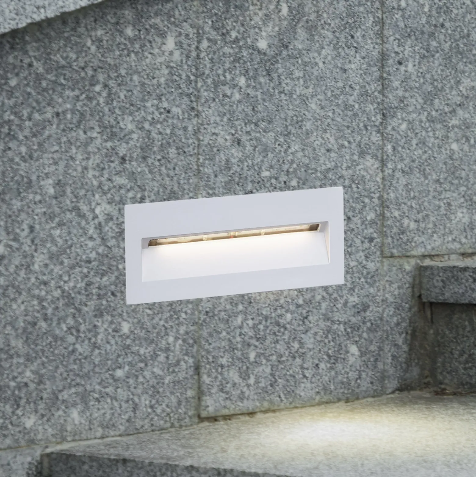 Lucande LED-Wandeinbauleuchte Loya, 23 x 8 cm, weiß, IP54
