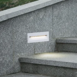 Lucande LED-Wandeinbauleuchte Loya, 23 x 8 cm, weiß, IP54