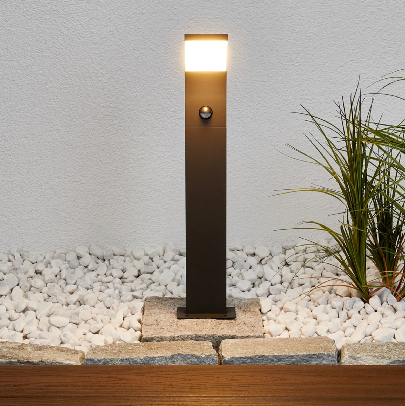 Lucande LED-Wegelampe Timm, Sensor, 60 cm, anthrazit, IP54