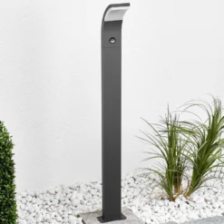 Lucande LED-Wegelampe Timm, Sensor, 100cm, anthrazit, IP54