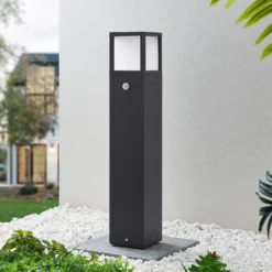 Lucande LED-Wegeleuchte Dewari, Bewegungsmelder, 65 cm, IP54