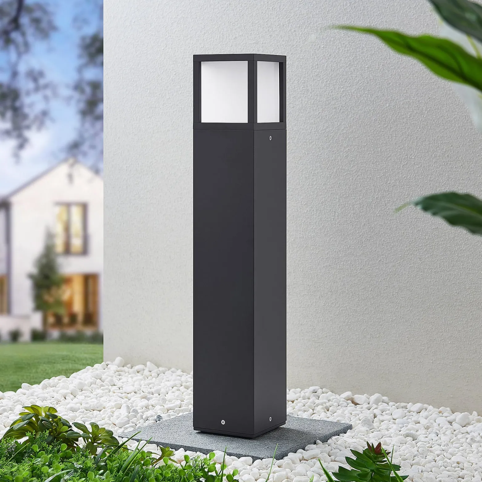 Lucande LED-Wegeleuchte Dewari, 65 cm, dunkelgrau, IP54