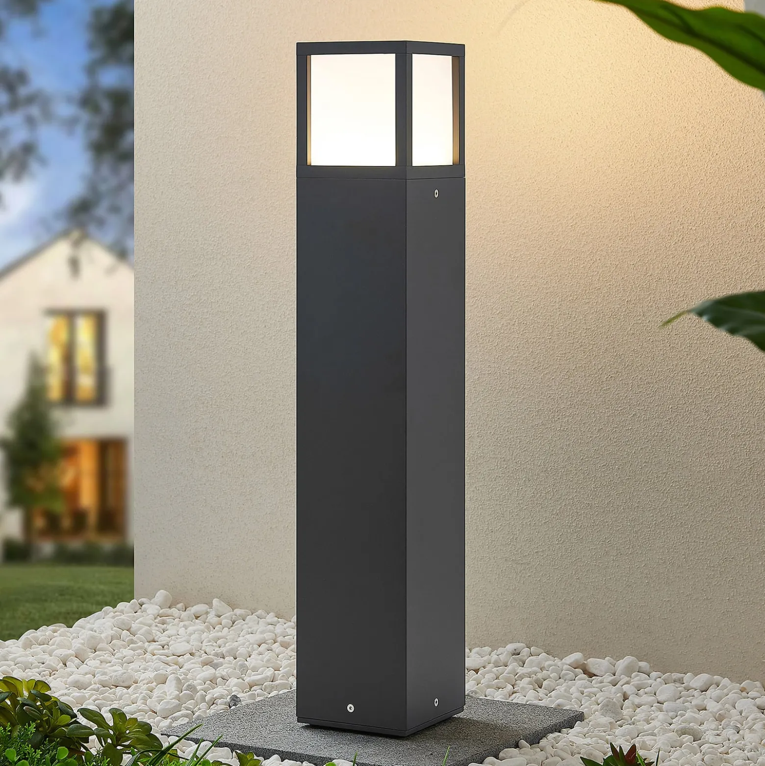Lucande LED-Wegeleuchte Dewari, 65 cm, dunkelgrau, IP54