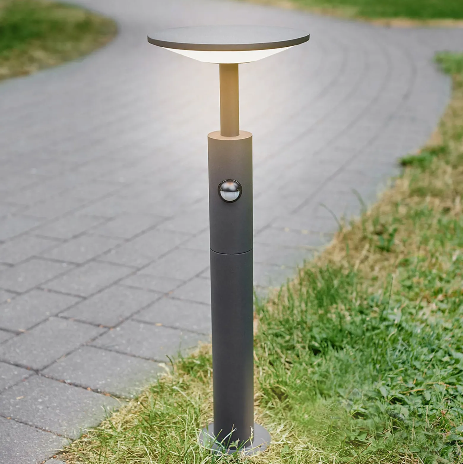 Lucande LED-Wegeleuchte Fenia, 60cm, Sensor, IP54, anthrazit