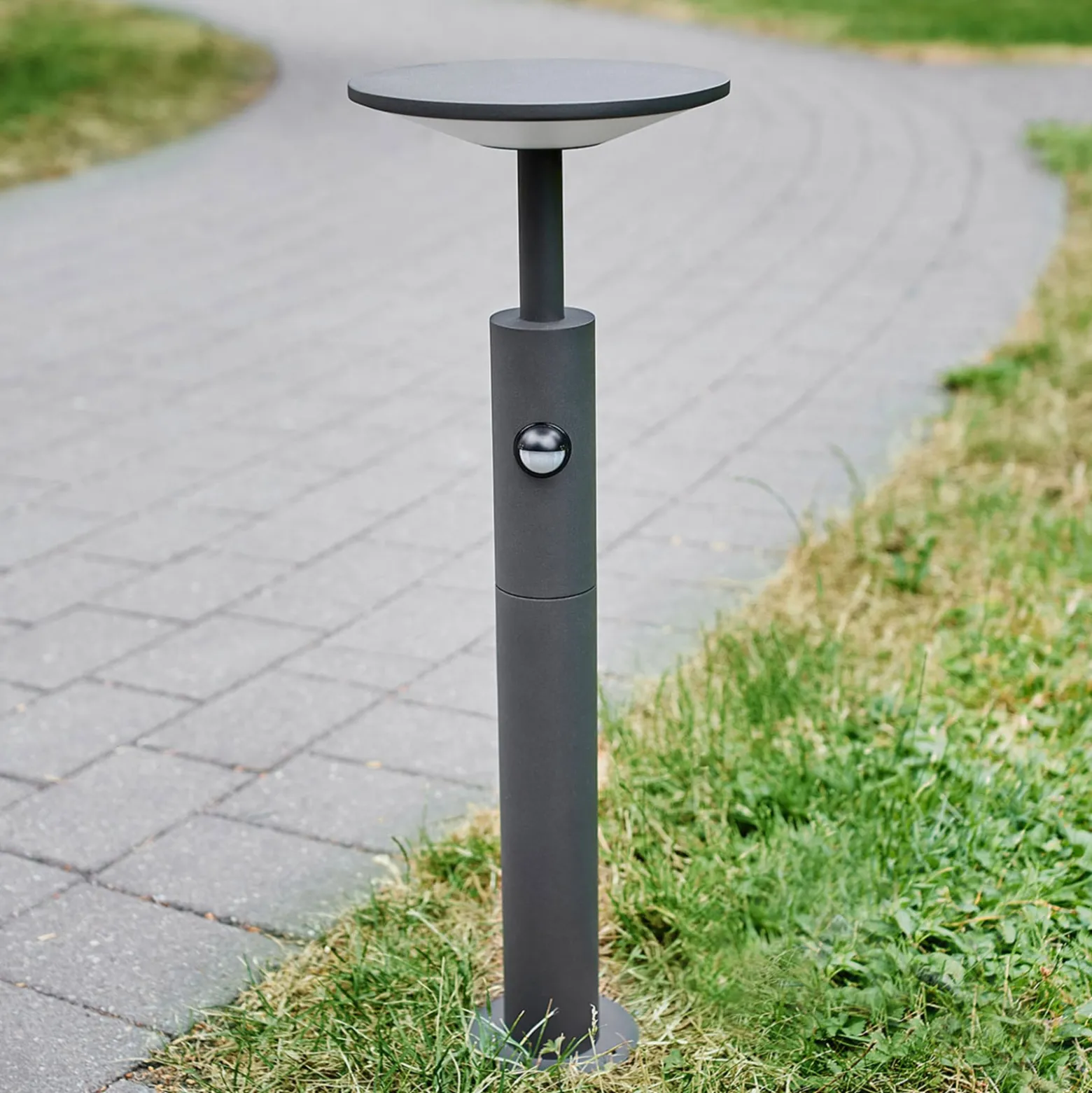 Lucande LED-Wegeleuchte Fenia, 60cm, Sensor, IP54, anthrazit
