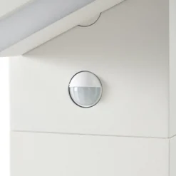 Lucande LED-Wegeleuchte Silvan, weiß, 65 cm, Sensor, IP54