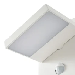 Lucande LED-Wegeleuchte Silvan, weiß, 65 cm, Sensor, IP54