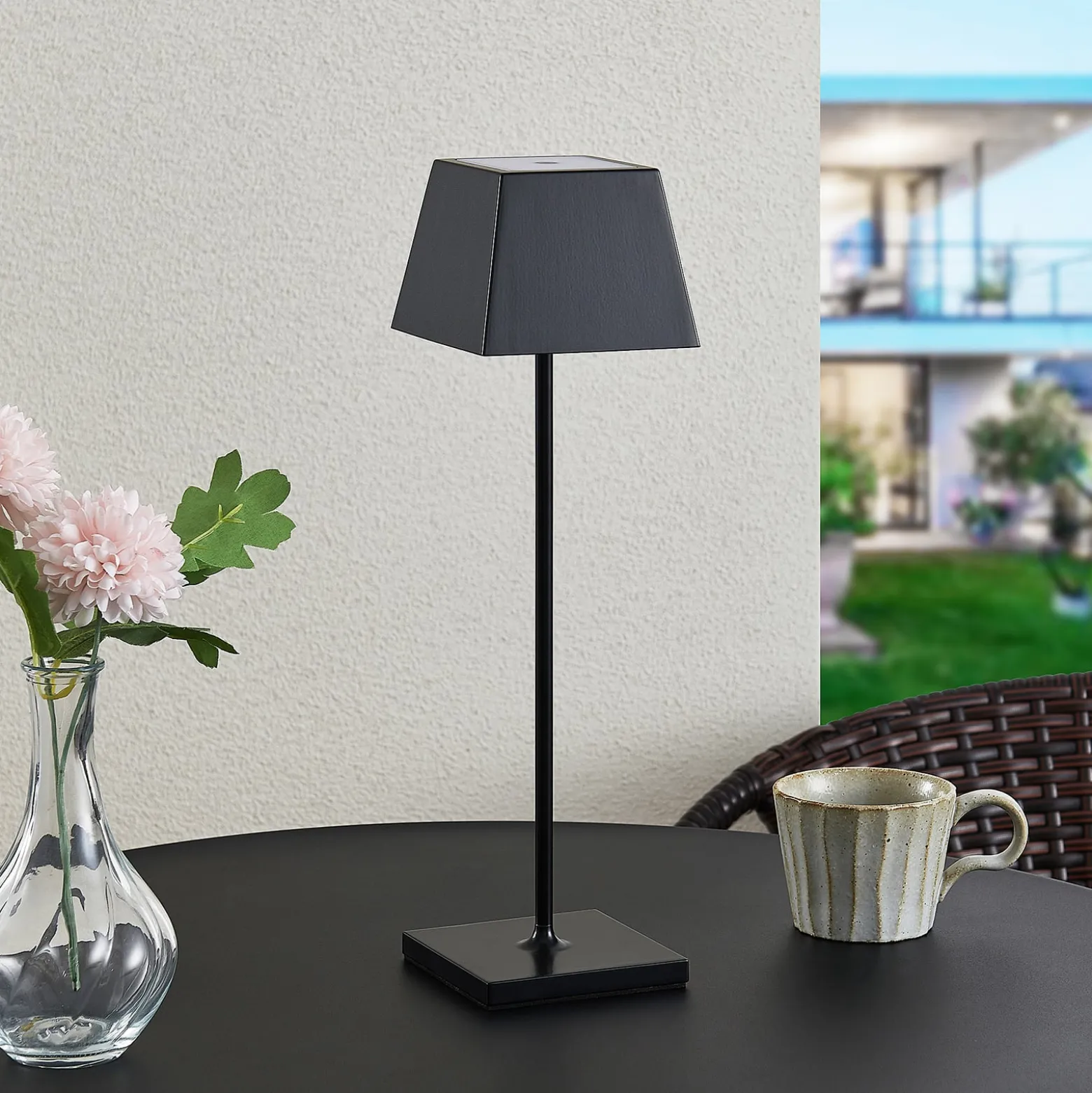 Lucande Patini LED-Tischlampe für außen, schwarz