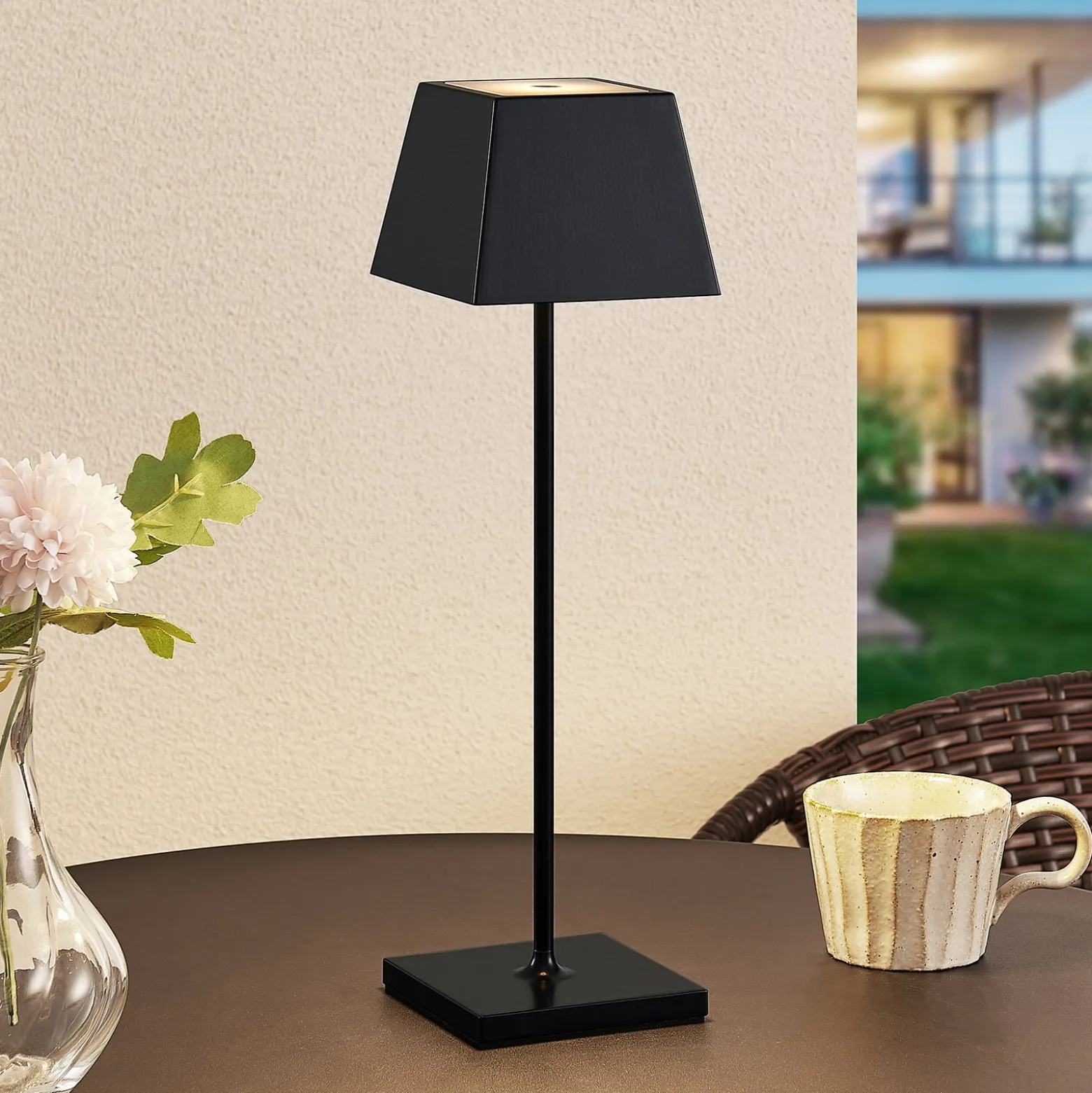Lucande Patini LED-Tischlampe für außen, schwarz