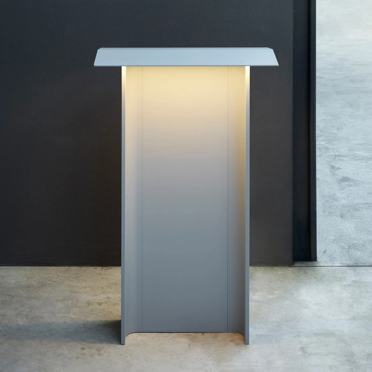 Luceplan Fienile LED-Wegeleuchte 72 cm hellgrau