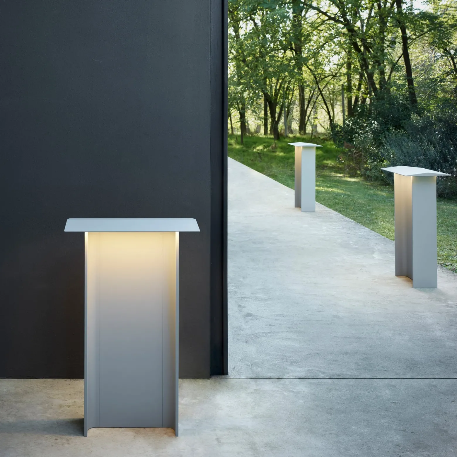 Luceplan Fienile LED-Wegeleuchte 72 cm hellgrau
