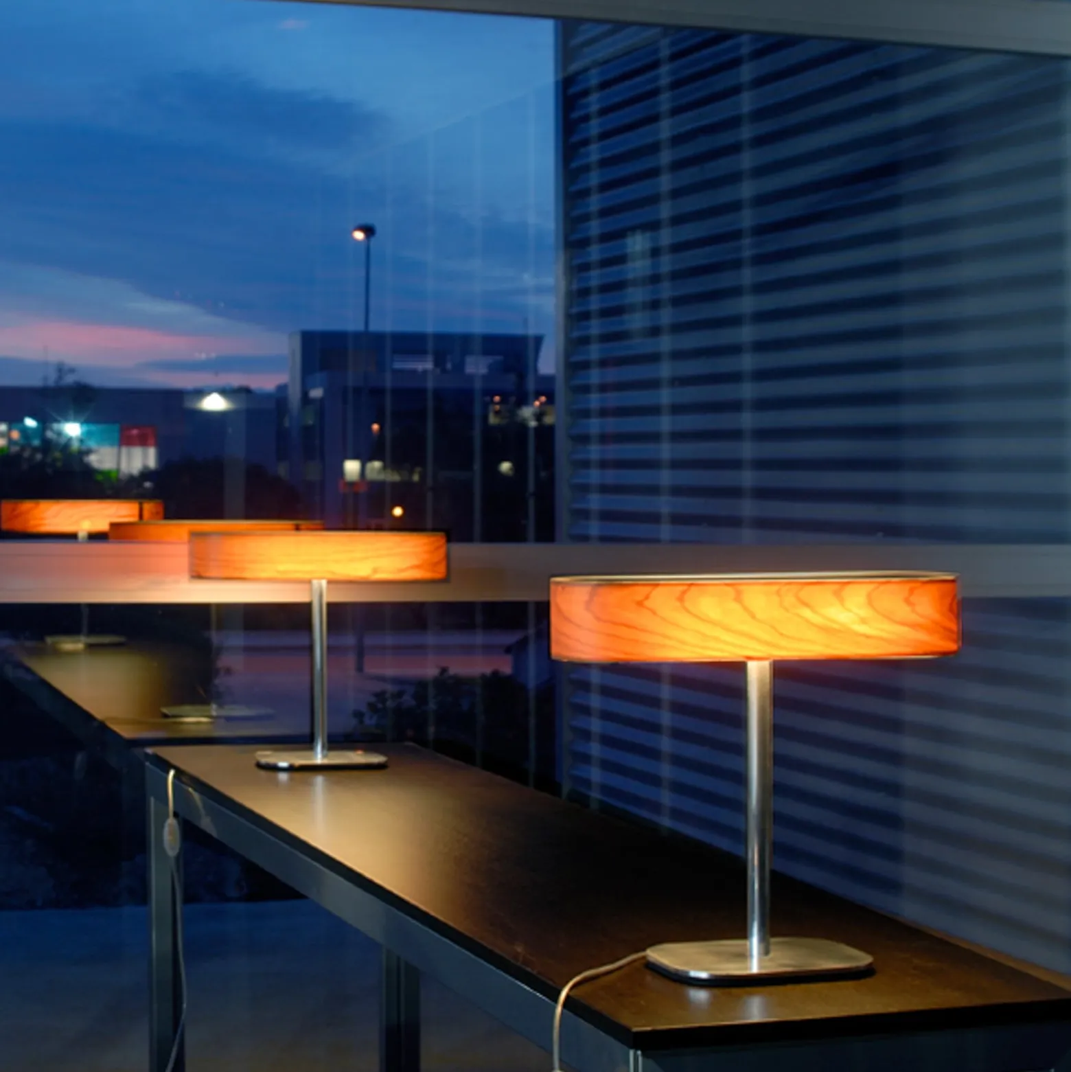 LZF I-Club LED-Tischleuchte, Dimmer, kirschbaum