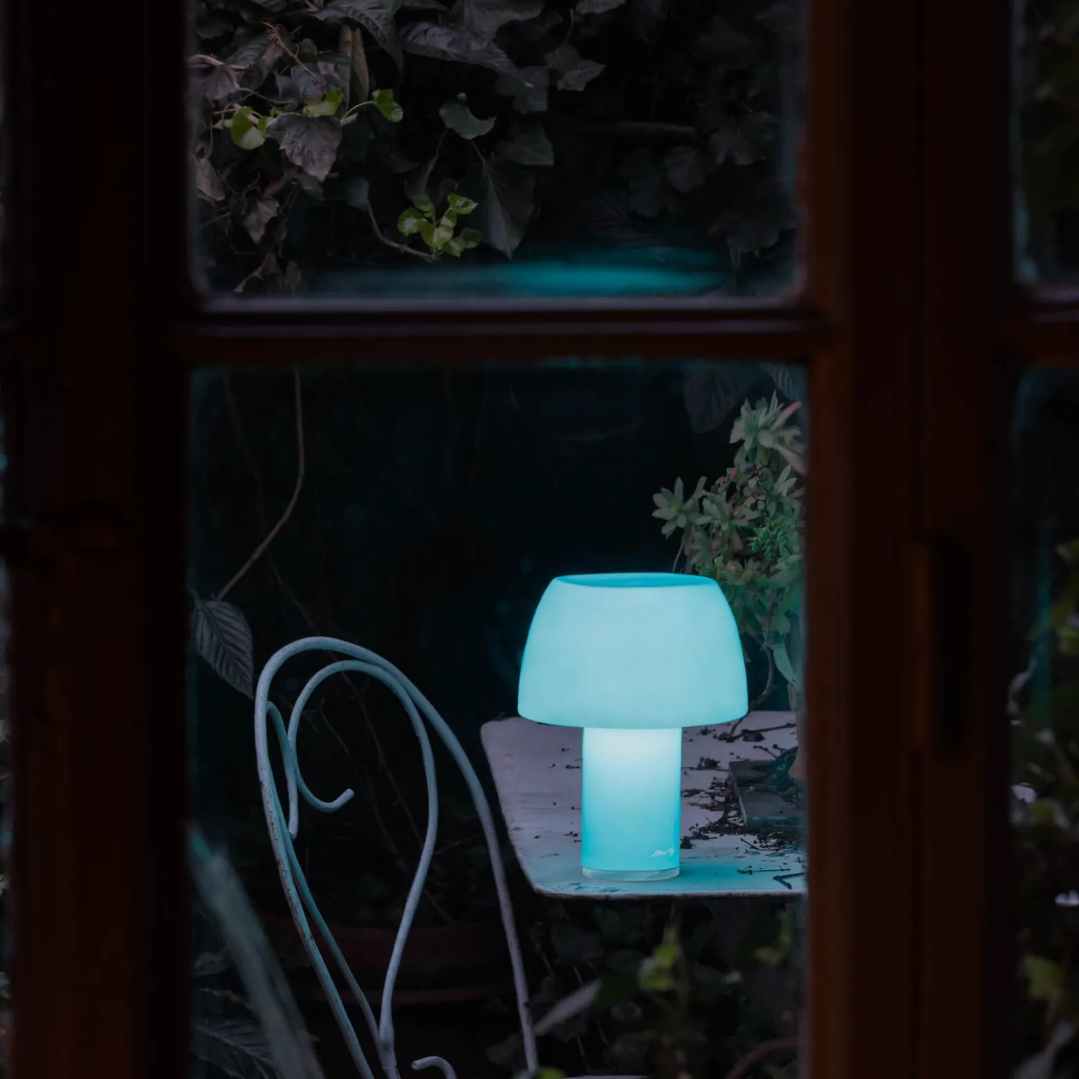 Nemo LED-Akku-Tischleuchte Lorosae, blau, Glas, IP54, USB
