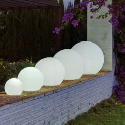 Newgarden Buly LED-Solarleuchte Kugel IP65, Ø 40cm