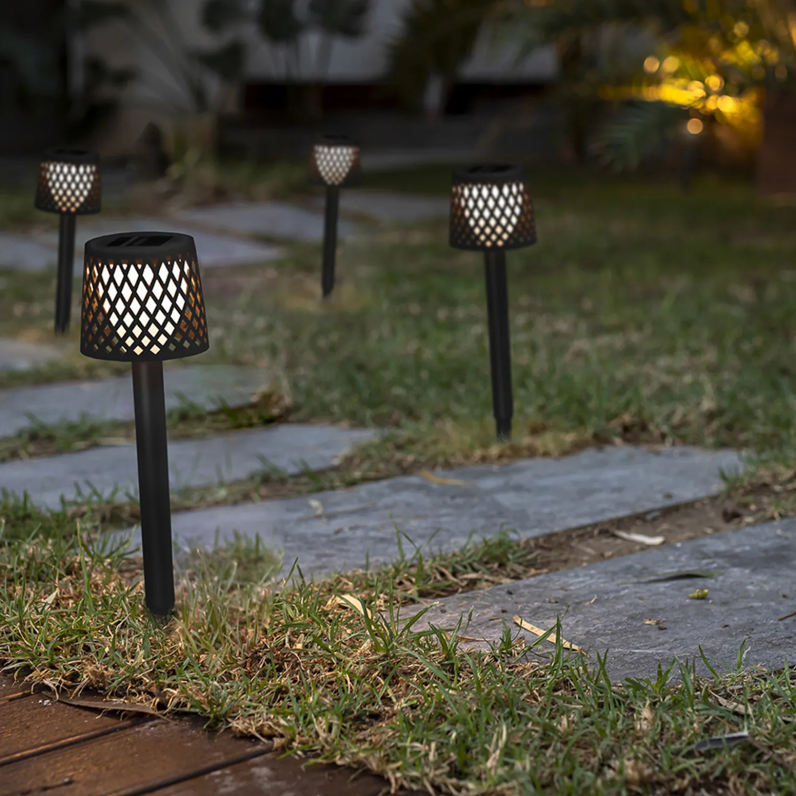 Newgarden LED-Solarleuchte Gretita, schwarz, Erdspieß, 4er