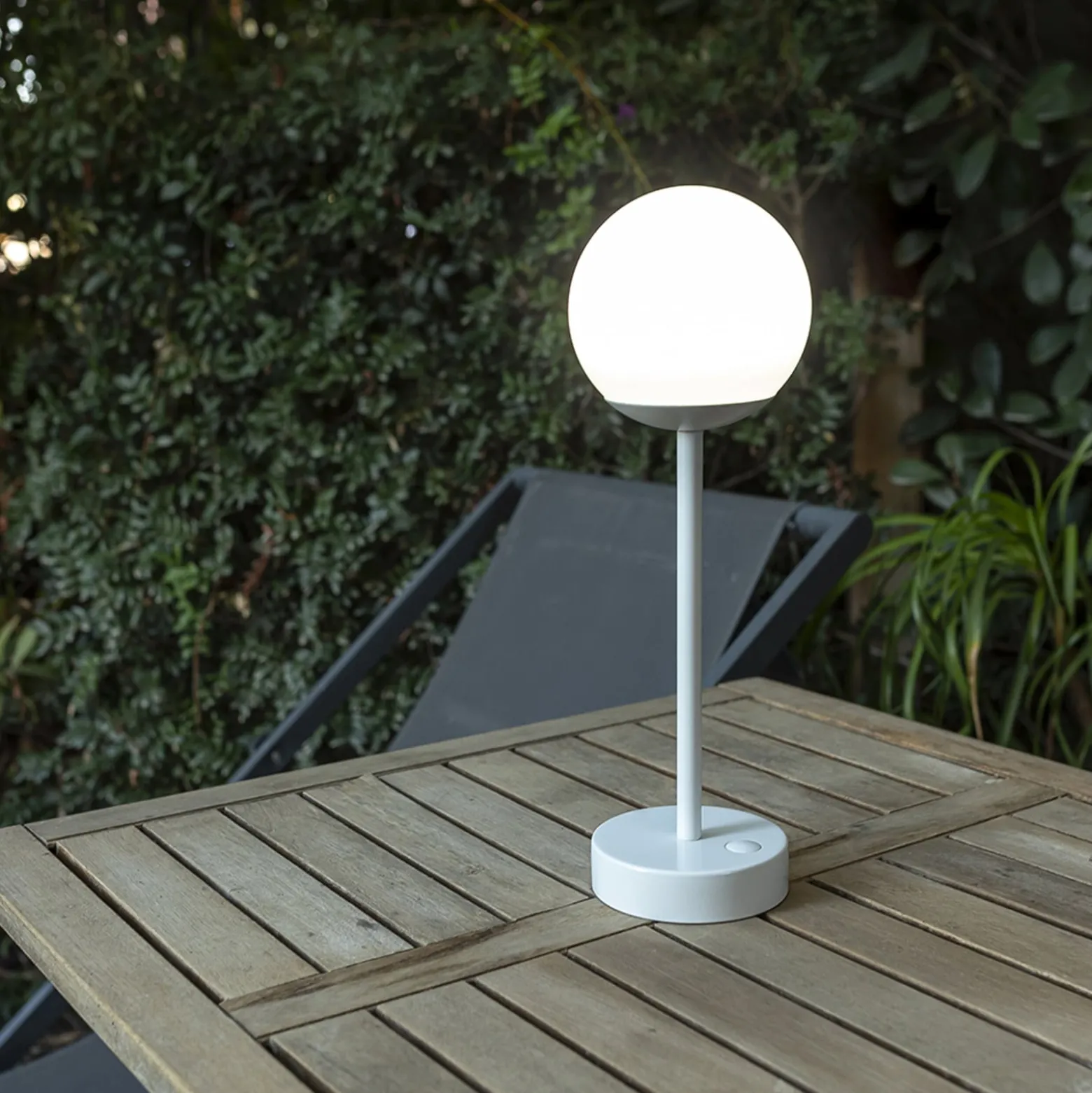 Newgarden Norai Slim LED-Tischleuchte, anthrazit