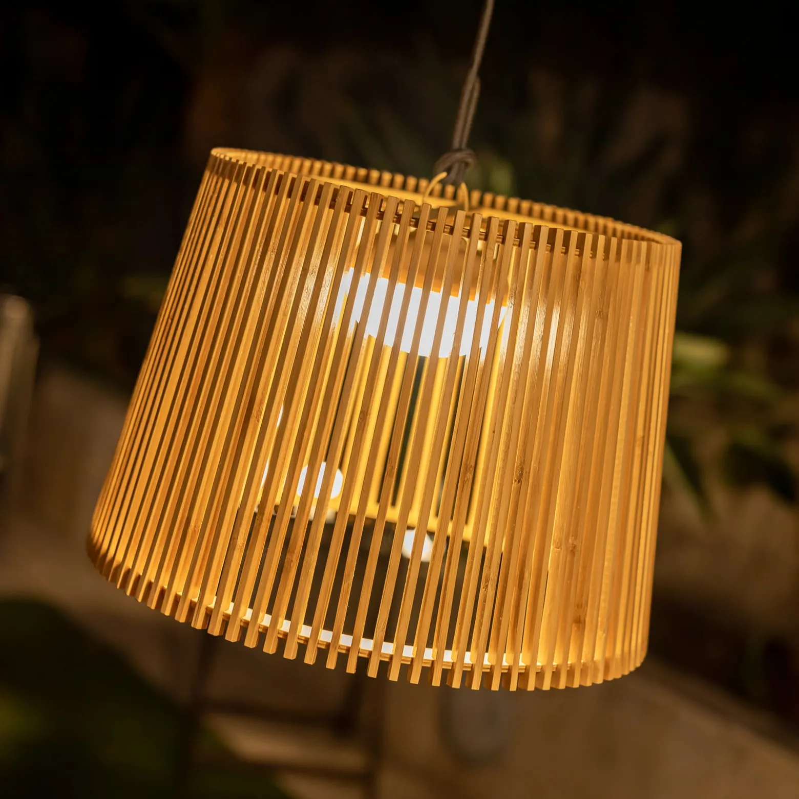 Newgarden Okinawa LED-Akku-Außenpendellampe Bambus