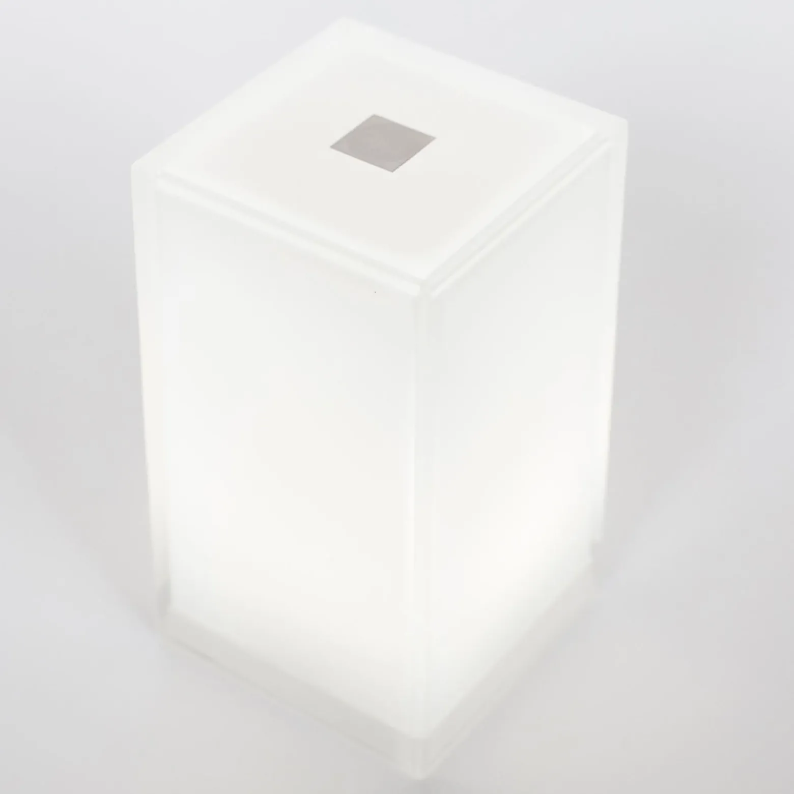 Portable Tischleuchte Cub, App-steuerbar, RGBW
