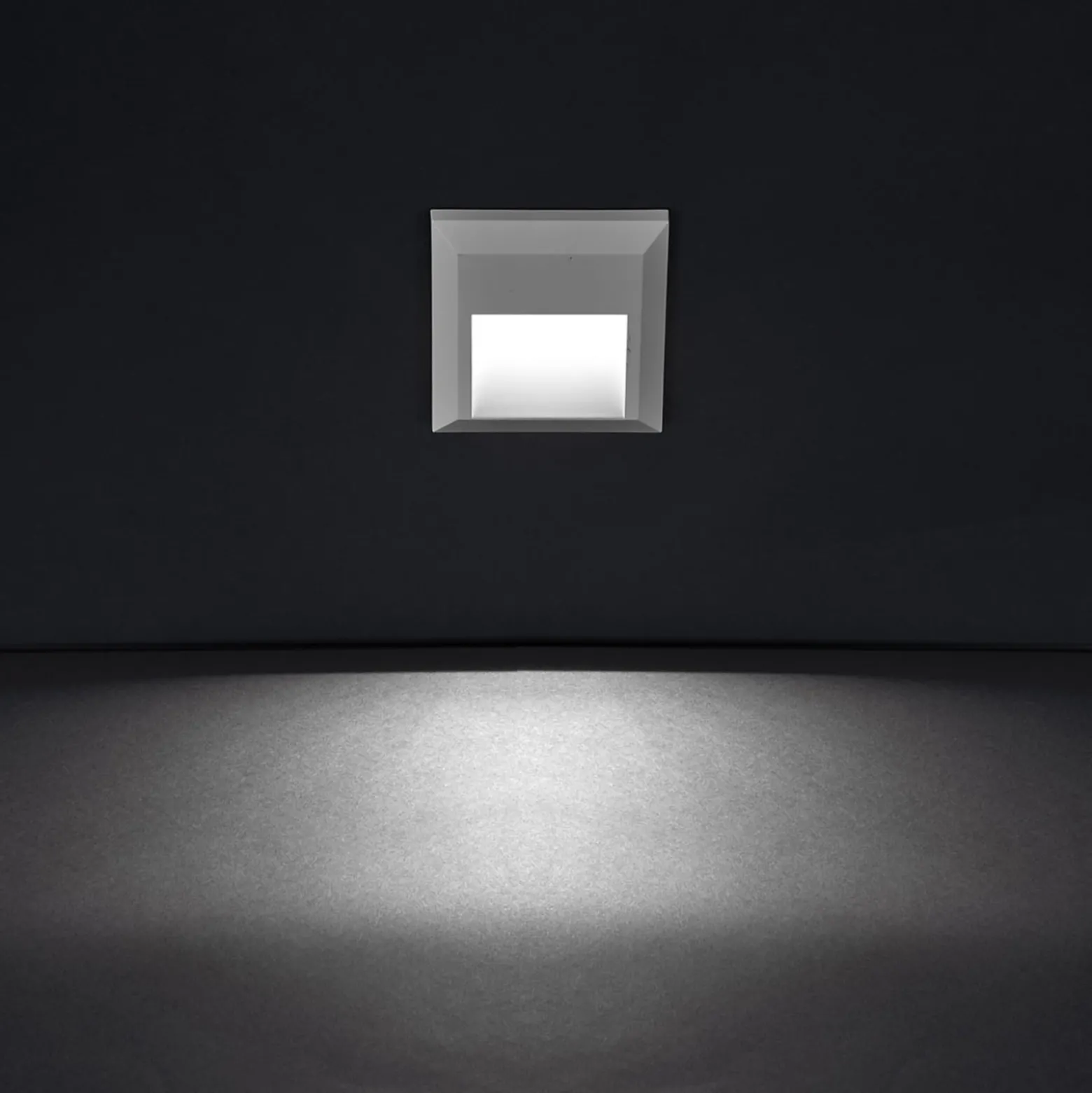 Quadratische LED-Außenwandleuchte Kössel