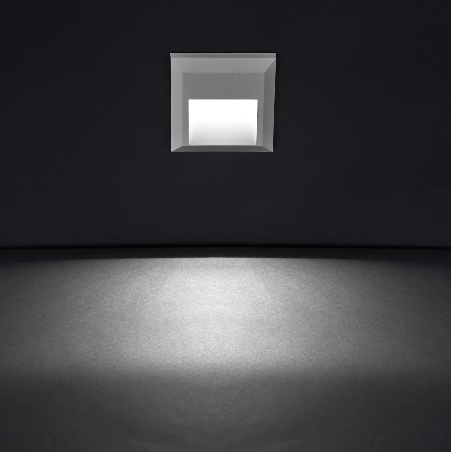 Quadratische LED-Außenwandleuchte Kössel