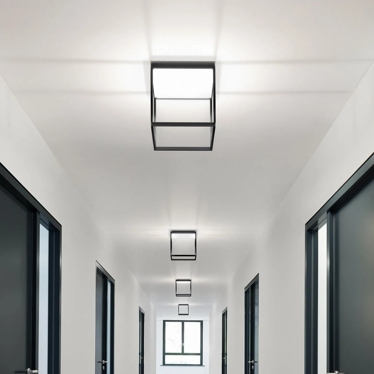 serien.lighting Reflex 2 M 300 schwarz/mattweiß