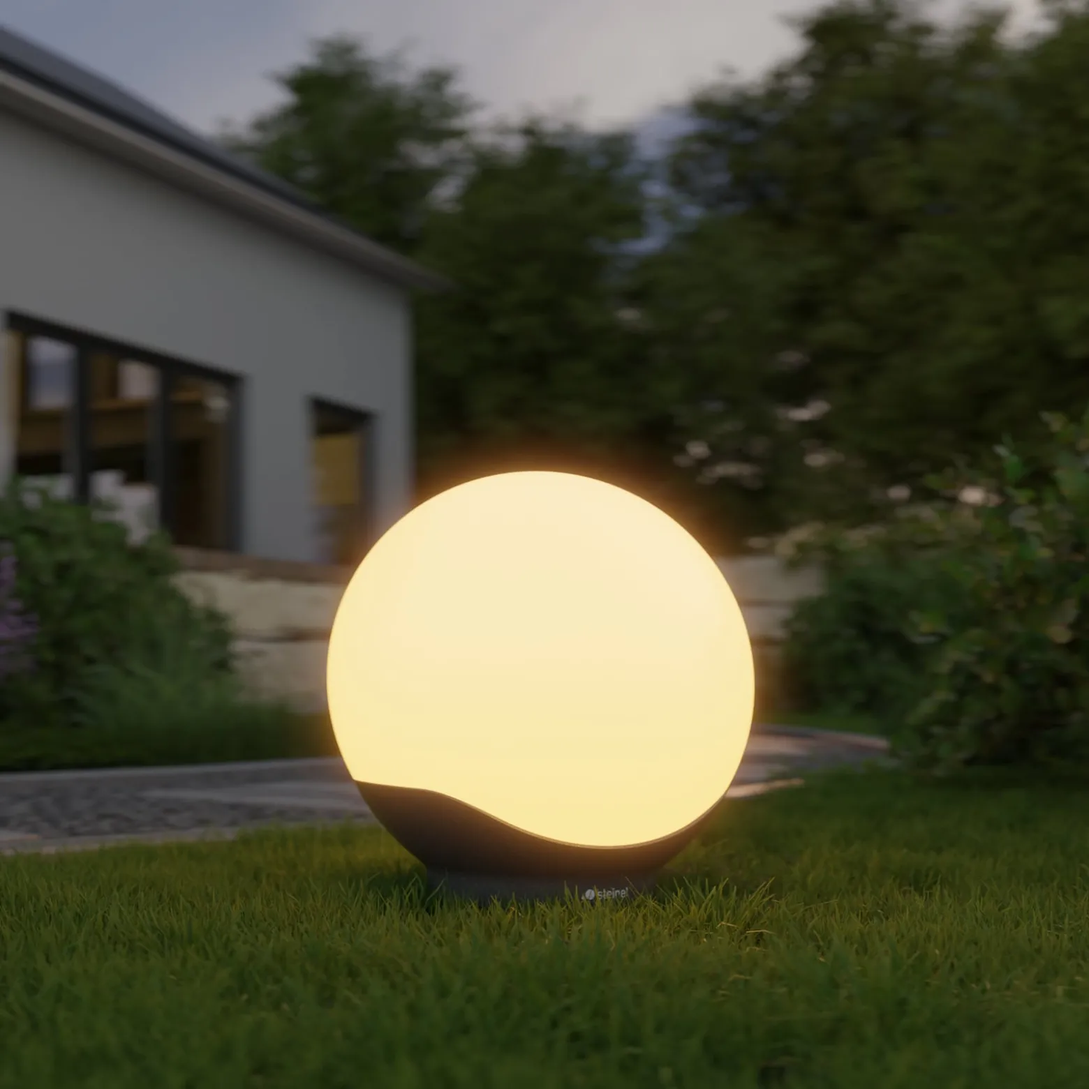 STEINEL LED-Kugellampe C, 30cm, weiß/anthrazit, IP65, RGBWW
