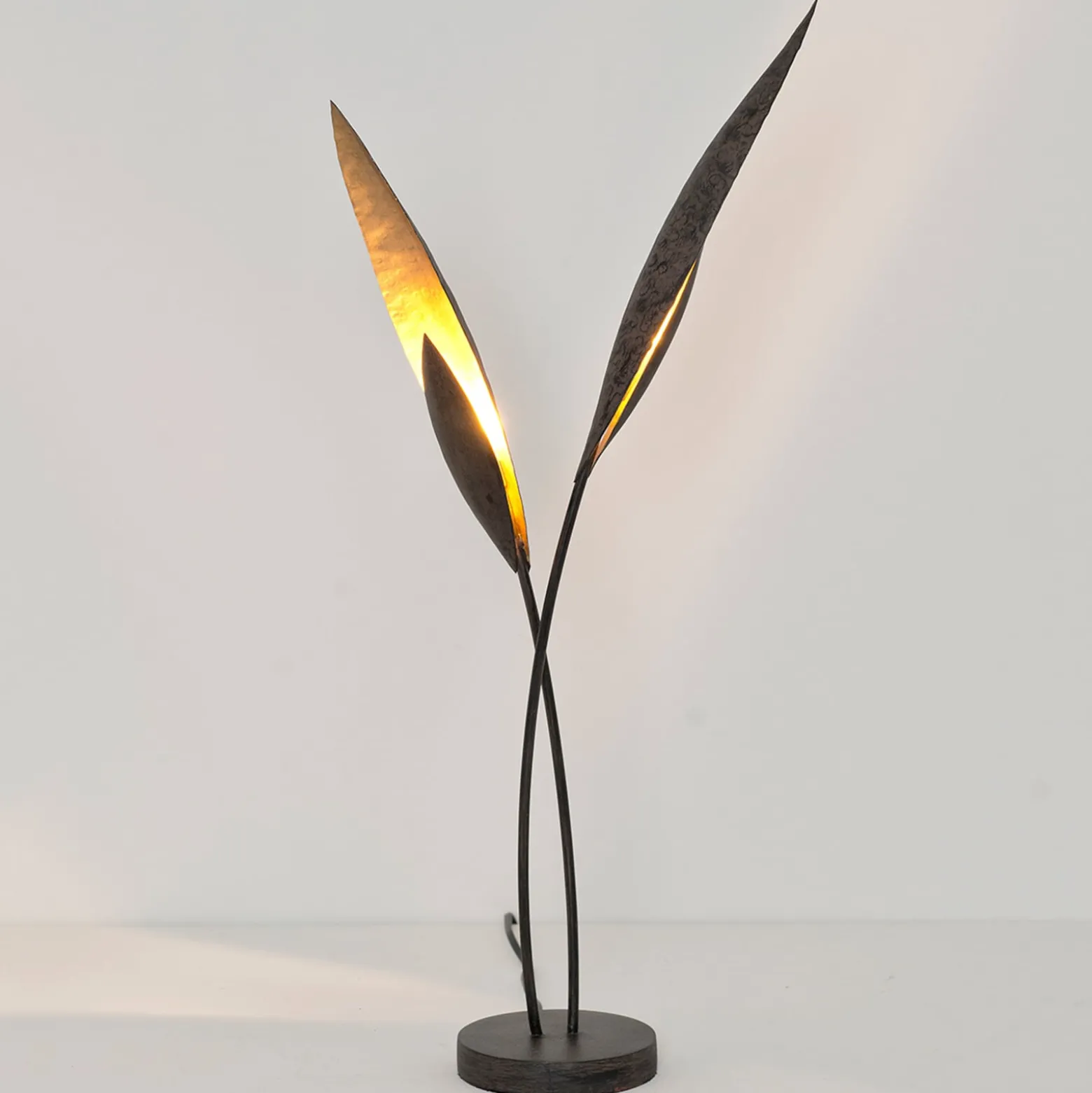 Strelicie - eine grazile LED-Hockerleuchte
